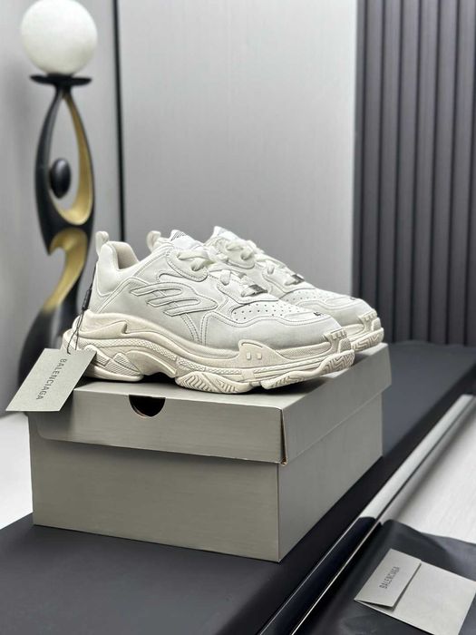 Adidasi Balenciaga Triple S Calitate Premium