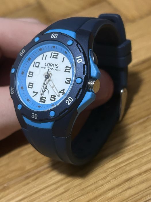 Vand ceas Lorus unisex pentru copii,stare imepcabila.