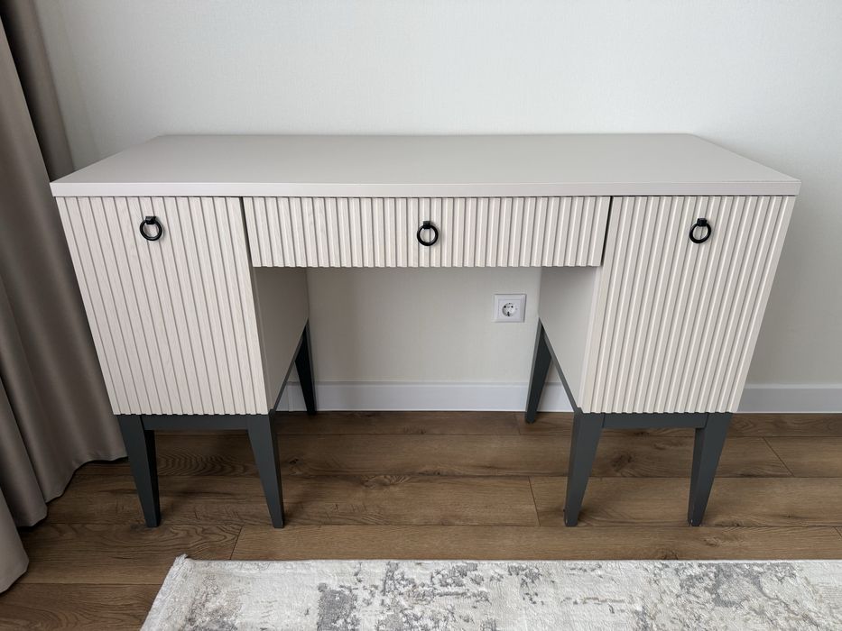 Письменный/туалетный столик