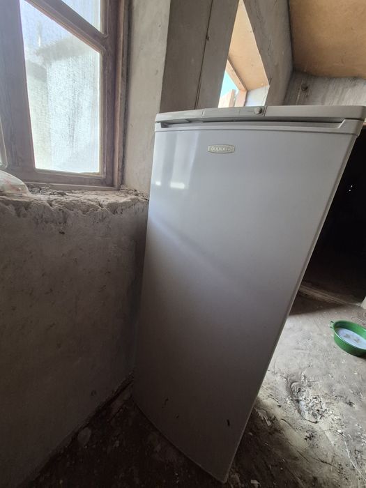 Холодильник и холодильник витринный