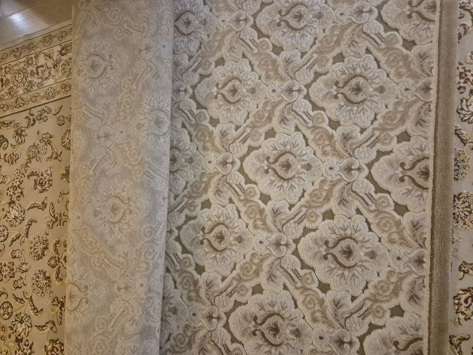 Ковёр чистый, хорошего качества