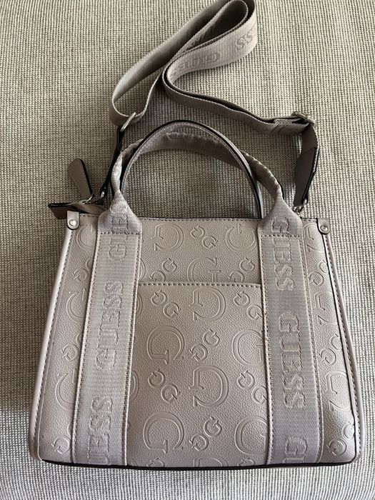 Нова Дамска Чанта Guess