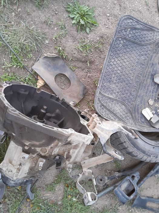 Запчасти на мазду 636