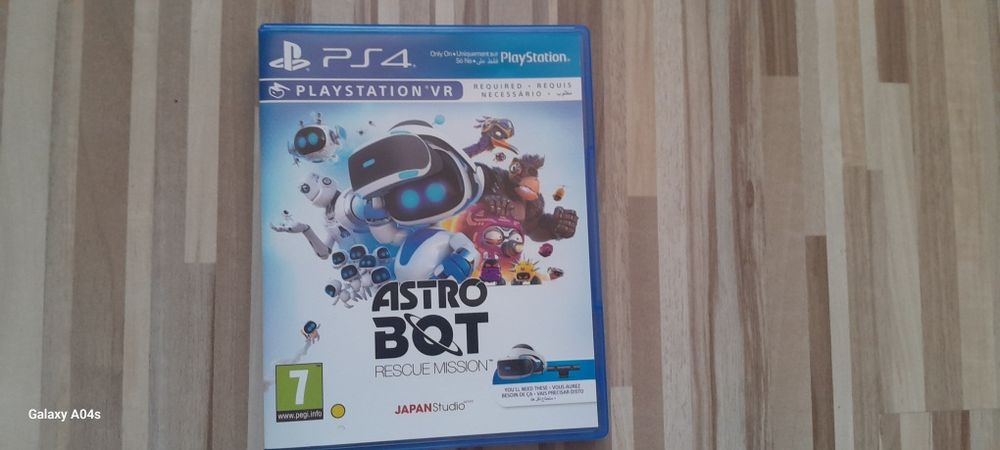 Vând ochelari vr PlayStation cu 2 jocuri Astro Bot+Rigs