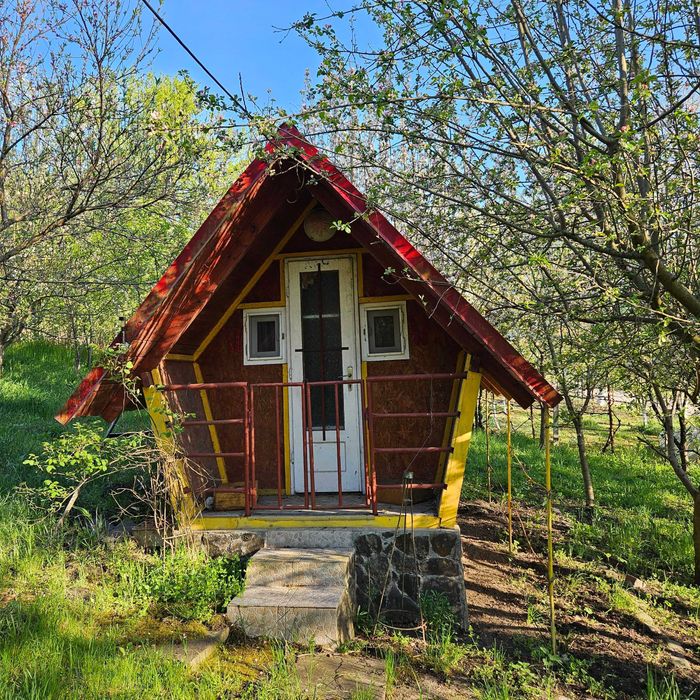 Proprietate 4200 mp Căndărăi cu cabană, livadă și anexe – potențial mare, utilități, zonă liniștită