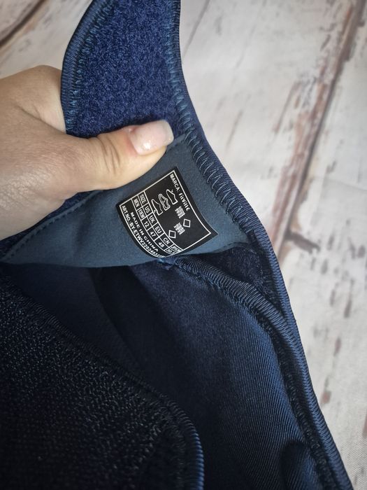 Фирменные кроссовки