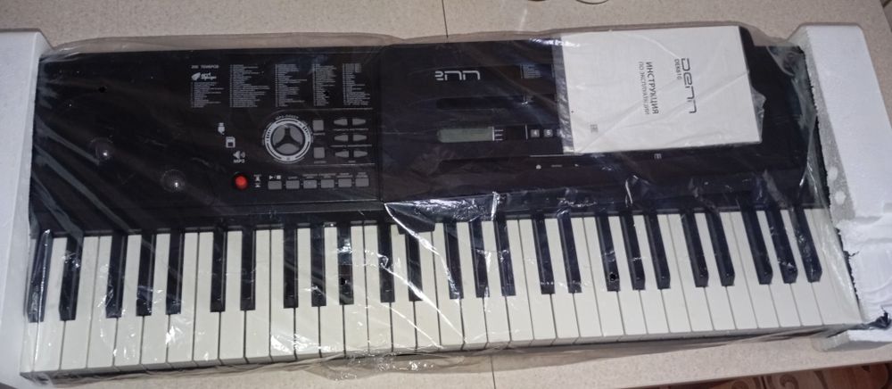 Продам синтезатор