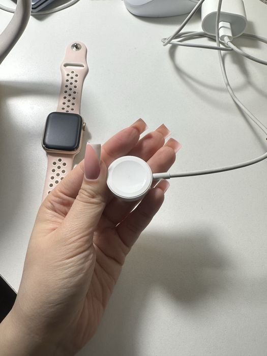 Продам apple watch se