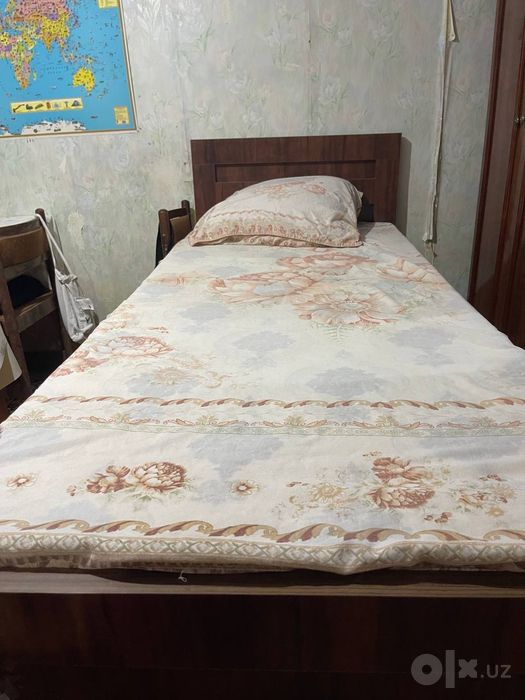 Срочно продаю кровать с матрасом