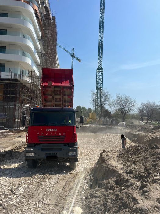 Excavator pe senile cu picon, excavari , demolari , transport