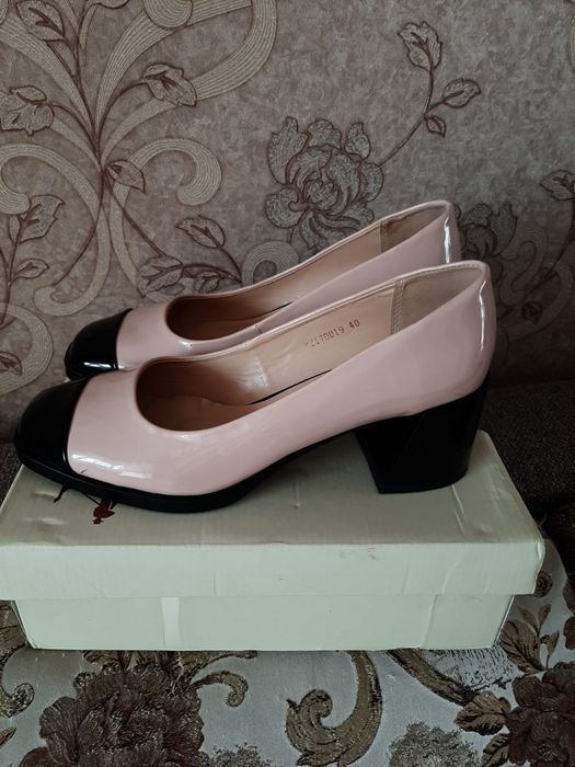 Продам туфли лакированные