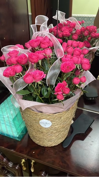 Цветы кустовые розы свежие