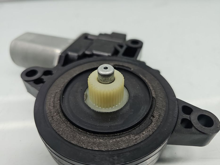 Motoras geam dreapta spate Mazda CX-5 (KE) [Fabr 2011-2016] D6515858X