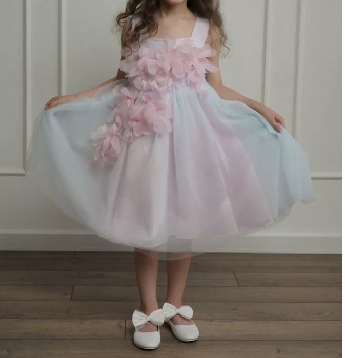 Нарядное платье на девочку