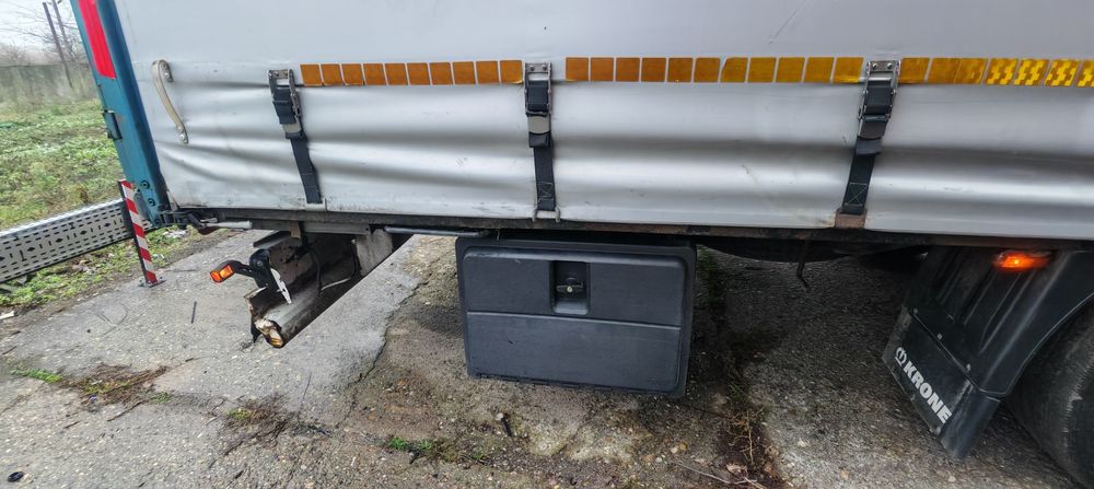 Vând semiremorca Krone mega