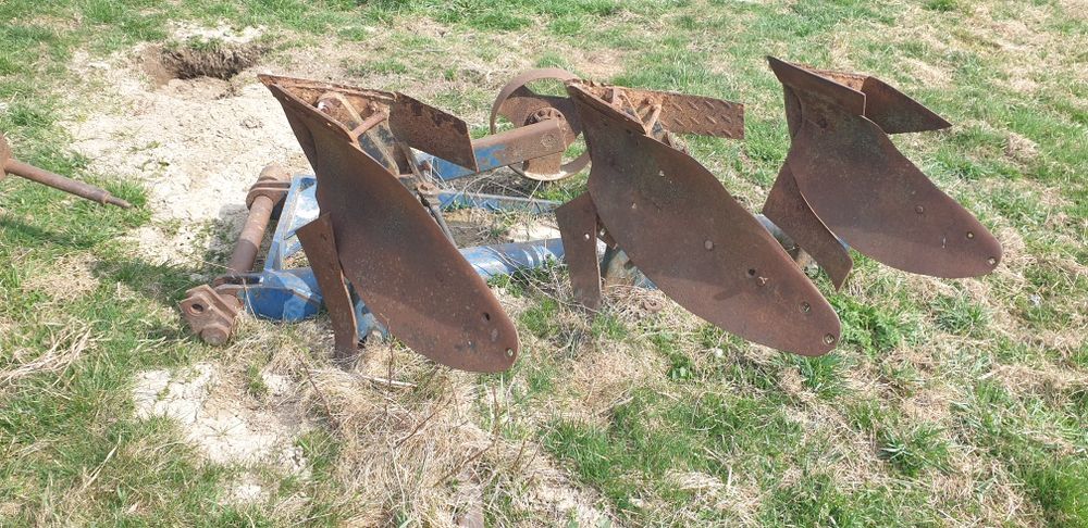 Plug românesc 3 brazde pentru piese