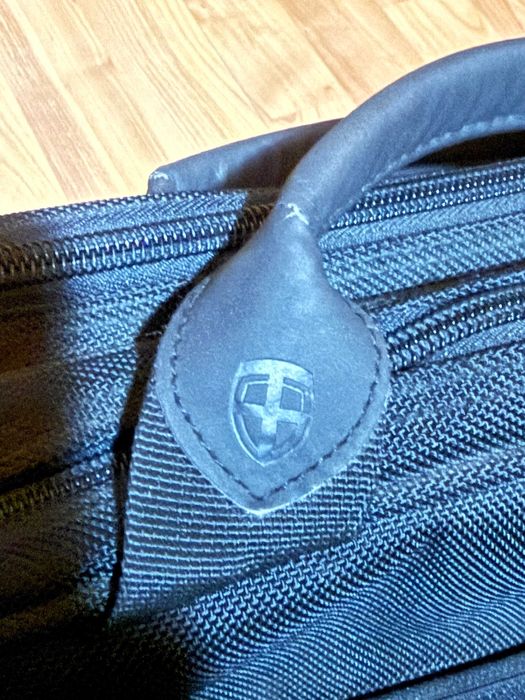 Geantă laptop Ellehammer 15.6” negru, design modern