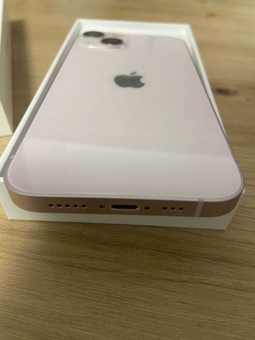 iPhone 13 256GB PINK - Stare impecabilă + 7 huse la pachet