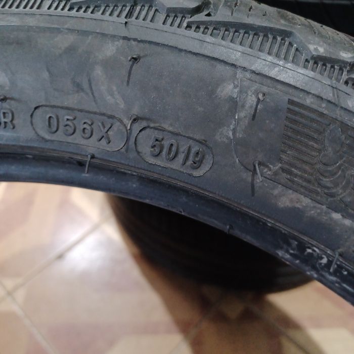 225 40 18 Michelin 2бр зимни дот 5019