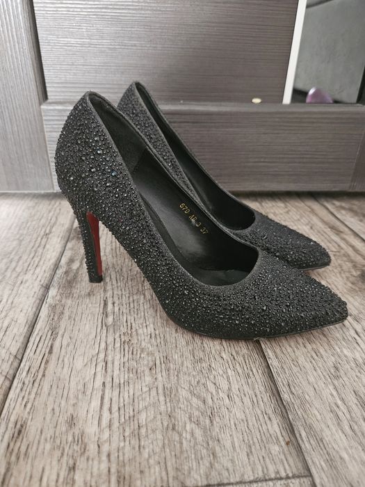 Продам черные туфли