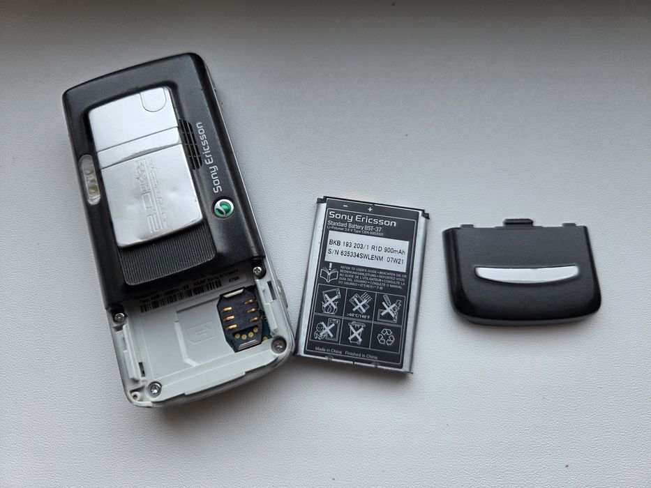 Sony Ericsson K750i - telefon simplu cu butoane