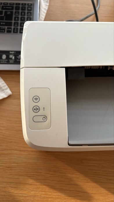 HP LaserJet M110wе почти НОВ
