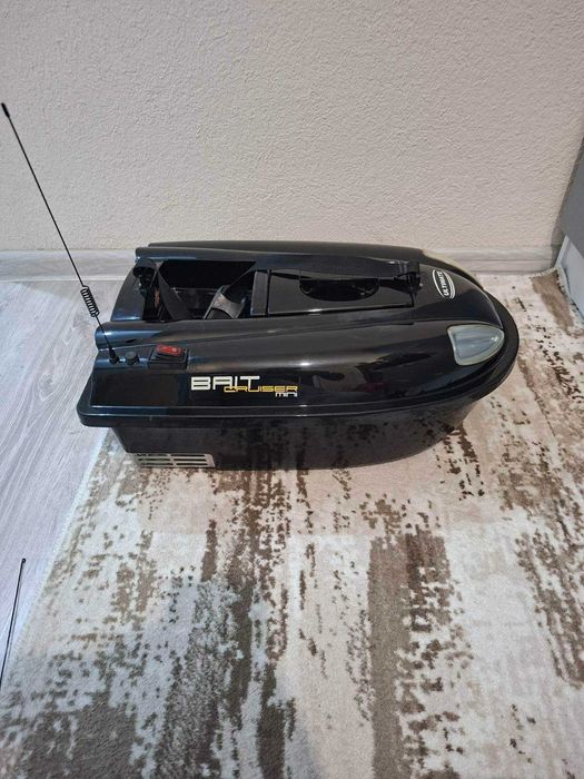 Лодка за захранка