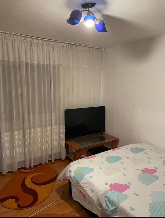 Ofer spre închiriere apartament cu două camere