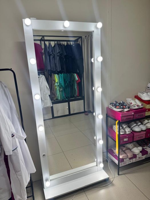 Продам зеркало для бутика.