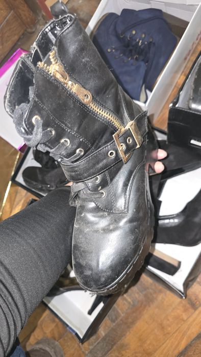 Încălțăminte toc