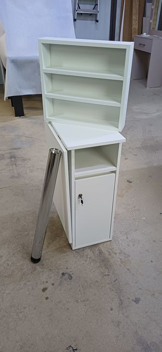 Маникюрные столы в наличии новые