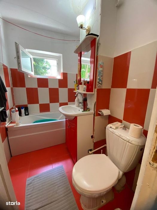 2 camere la parter cu balcon , zona Radu Negru