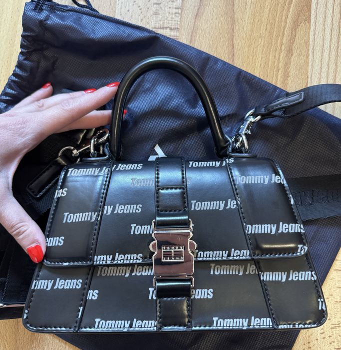 Оригинална чанта Tommy Jeans