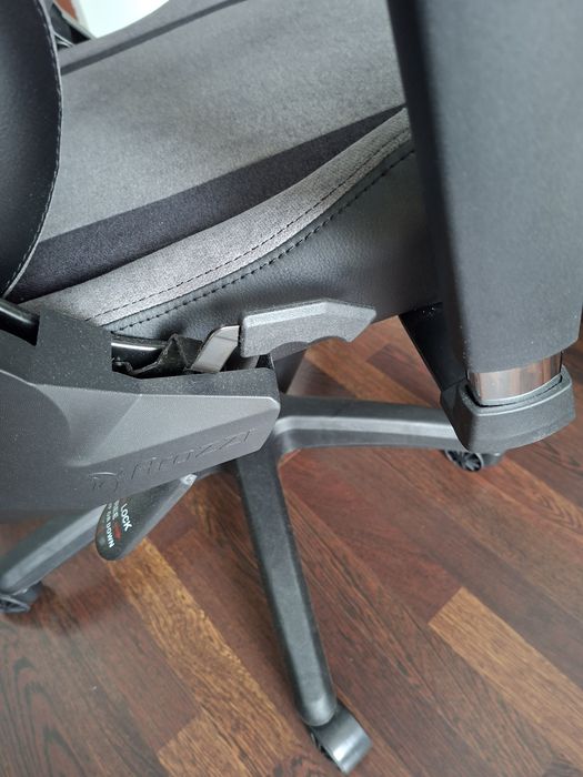 Scaun Gaming Arozzi Avanti, ajustabil, Negru/Gri.