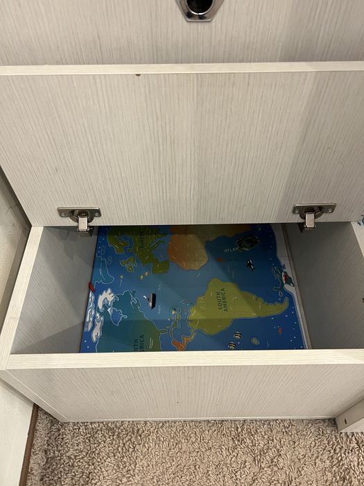 Двуетажно легло + шкафчета + матрак