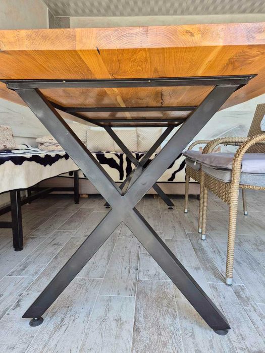 Маса от масивно дърво дъб