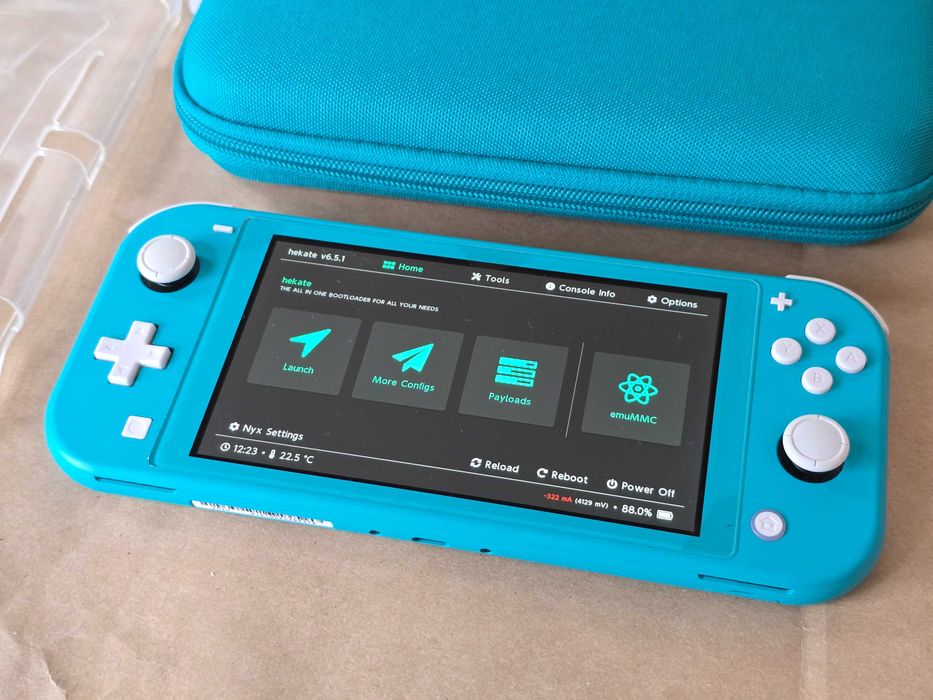 Nintendo Switch Turquoise 128GB карта, Калъф, Протектор и Гръбче