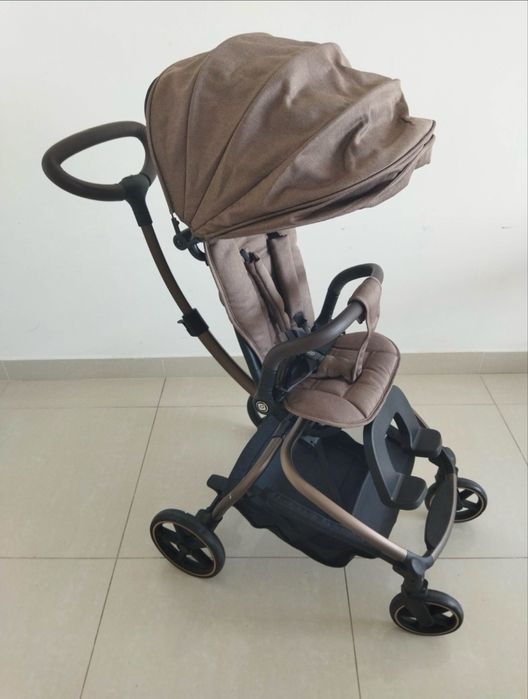 Лятна бебешка количка с реверсивна седалка