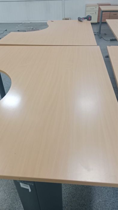 Офисные столы и кресла