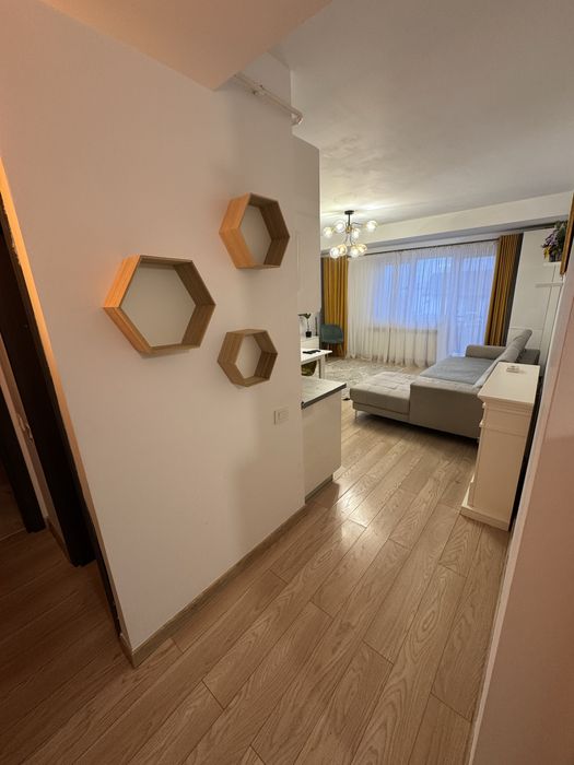 proprietar - inchiriez apartament 3 camere + loc parcare privat