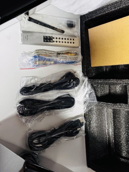 McGee Energy Model 1 Boxe Active Hi-Fi Stereo 2 Căi, Amplificare Integrată, Bass Reflex, Piano Black, Subwoofer Out, Noi în Cutie