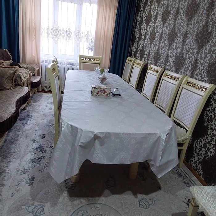 Стол для гостинный