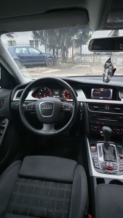 Vand sau Schimb Audi A4 B8 Avant – Gri • 2010 • 2.0 TDI • Automat