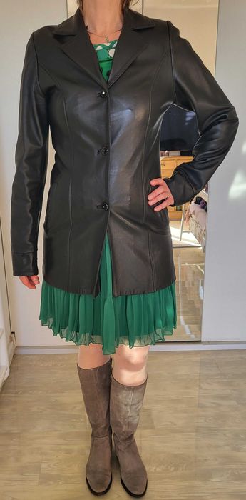 Haina neagra-dama-piele naturala , mar. 40 (cu gaici pentru blana)