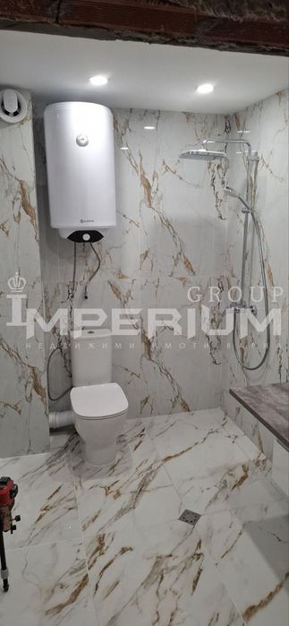 Нов двустаен апартамент под наем в района на Централна Поща, град Вар