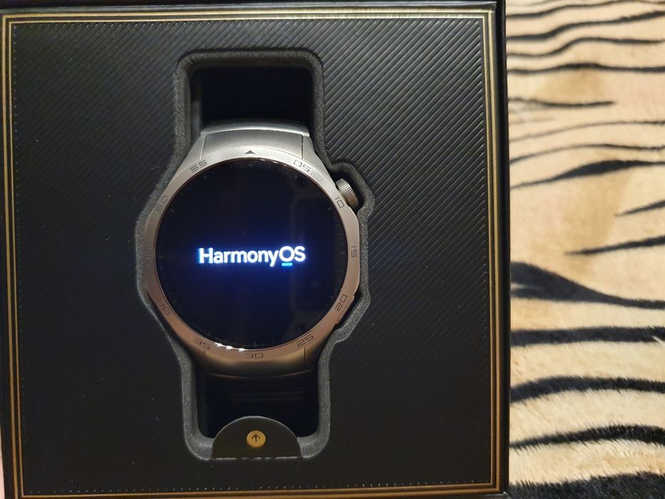 Смарт часовник GT4