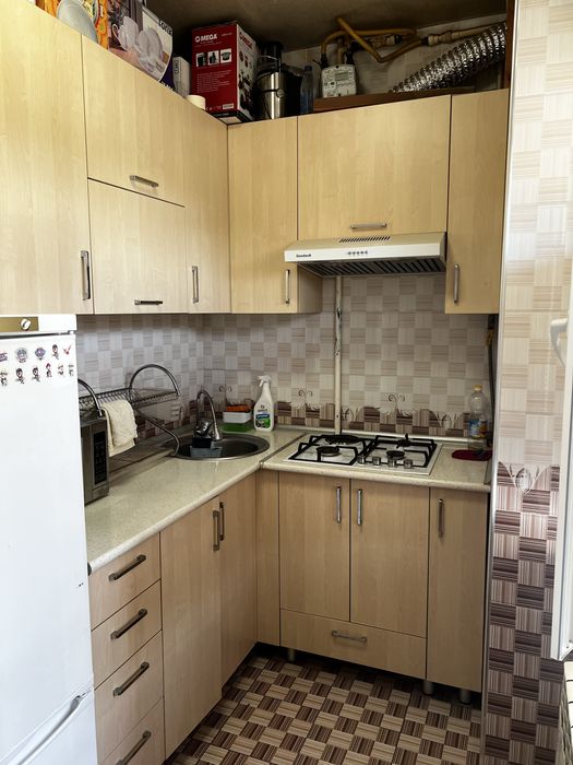 Продается 1- ная кв с отличным ремонтом и мебелью . Срочно