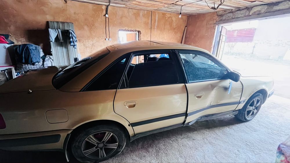 Продам ауди 100 С4