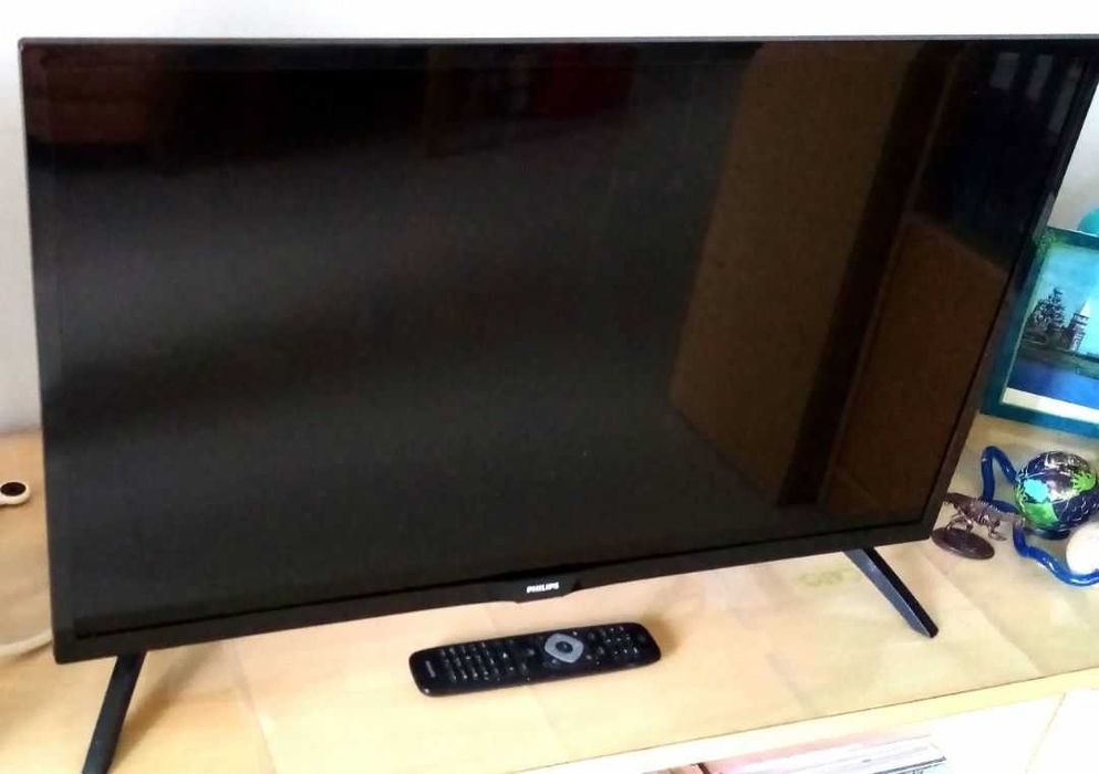 Televizor LED Philips, 102 cm , Full HD - garantie