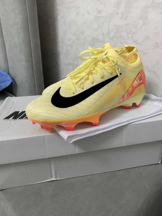 Бутсы новые продам срочно